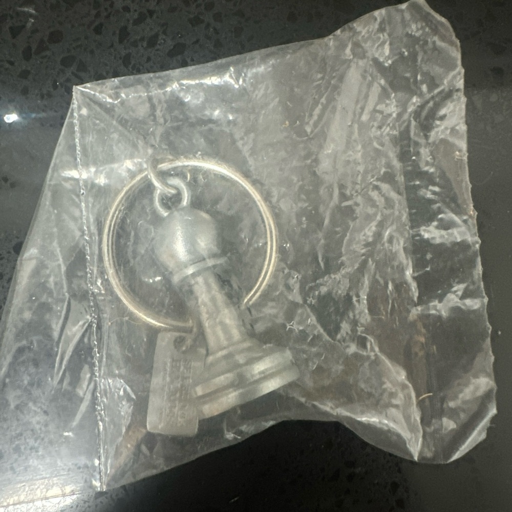 NEW Sherlock Holmes Keychain Movie Promo 2011 Pawn - Game of Shadows Sealed